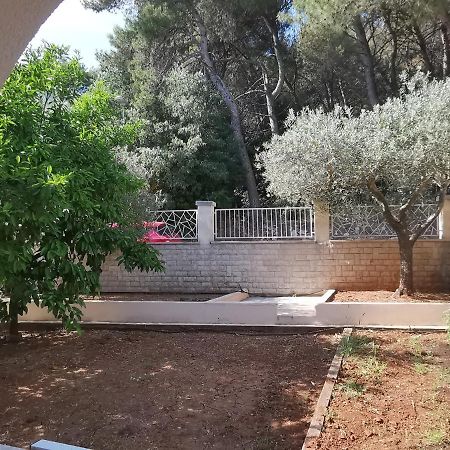 Apartment Pineta With Terrace & Park Wood View Pula Exterior photo