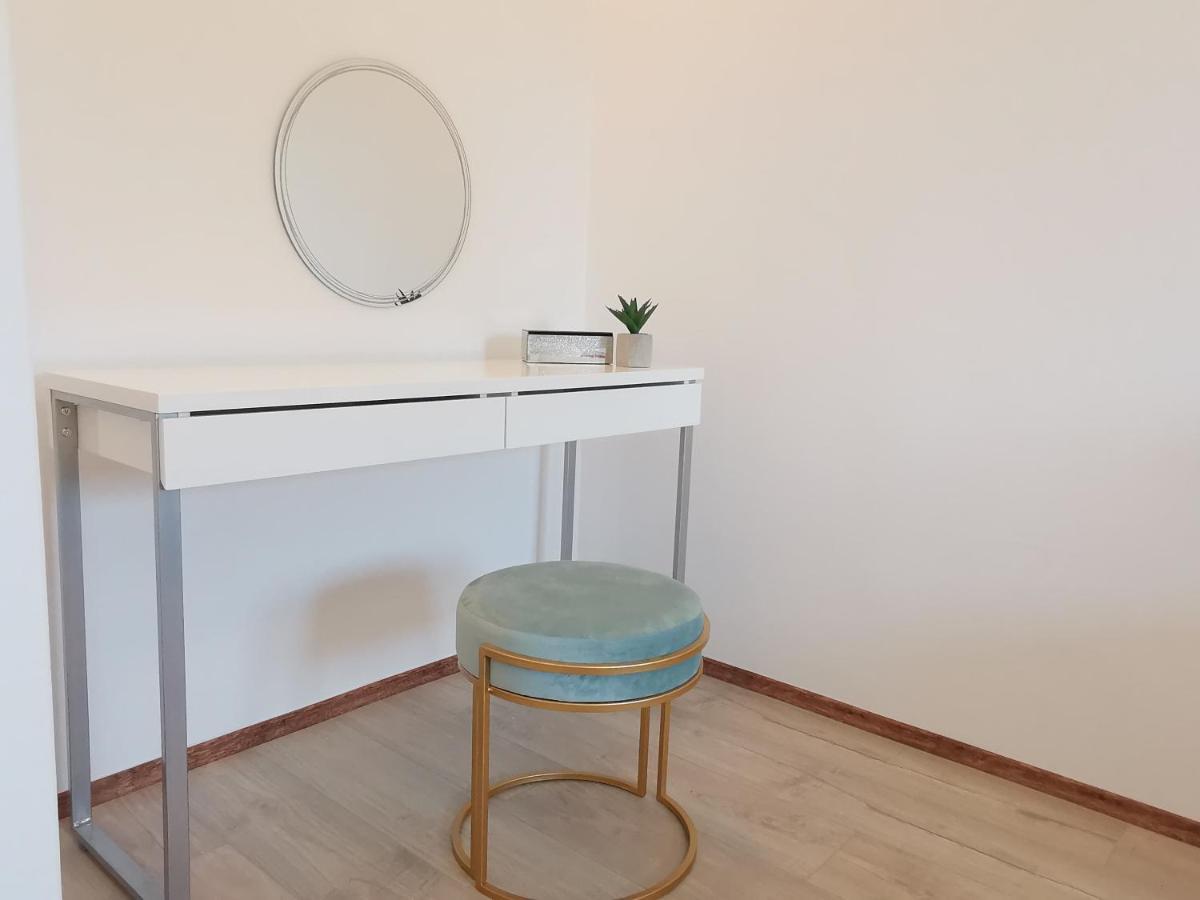 Apartment Pineta With Terrace & Park Wood View Pula Exterior photo