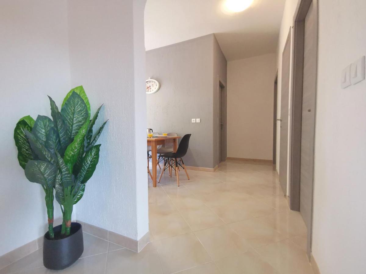 Apartment Pineta With Terrace & Park Wood View Pula Exterior photo