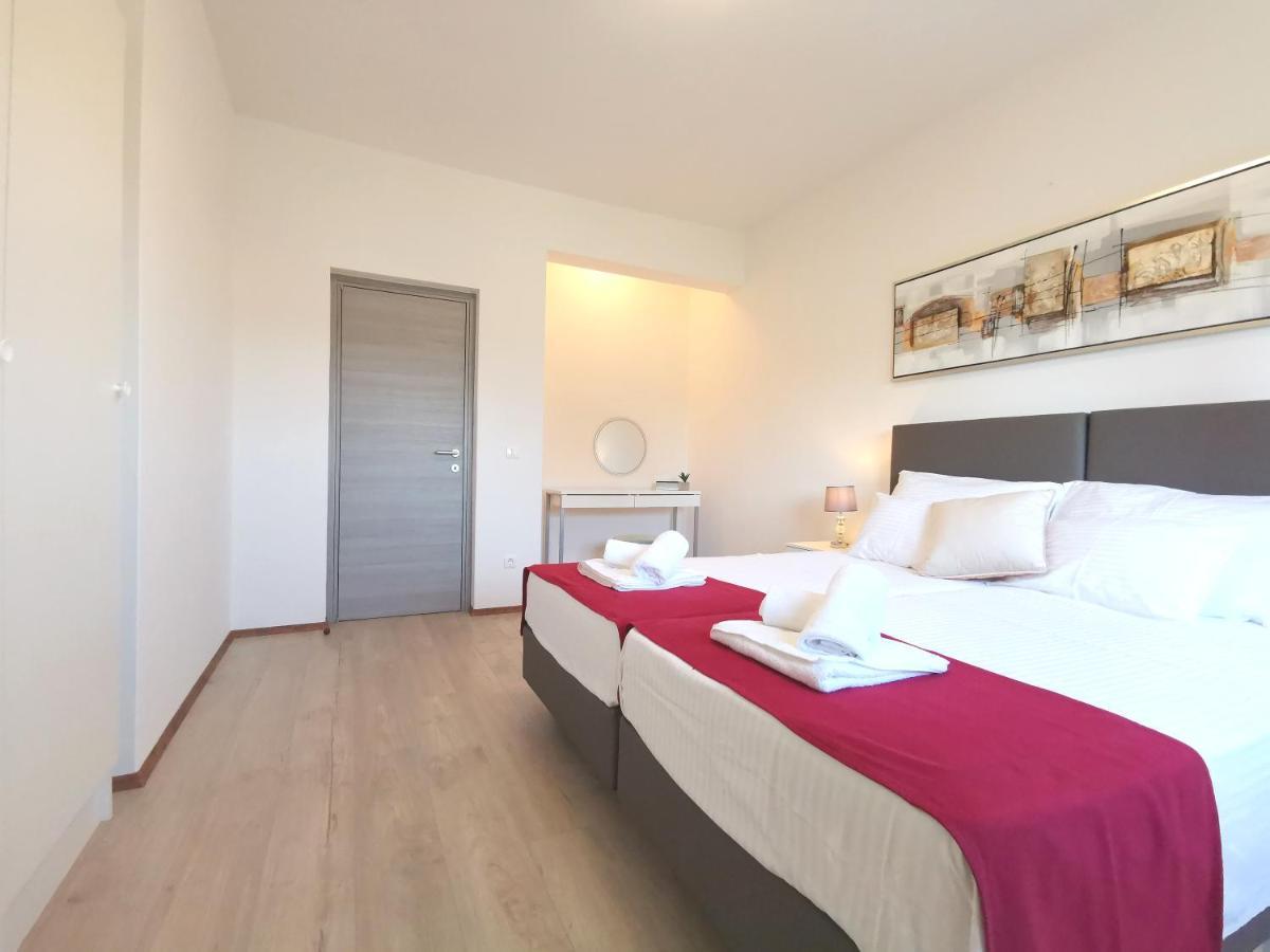 Apartment Pineta With Terrace & Park Wood View Pula Exterior photo