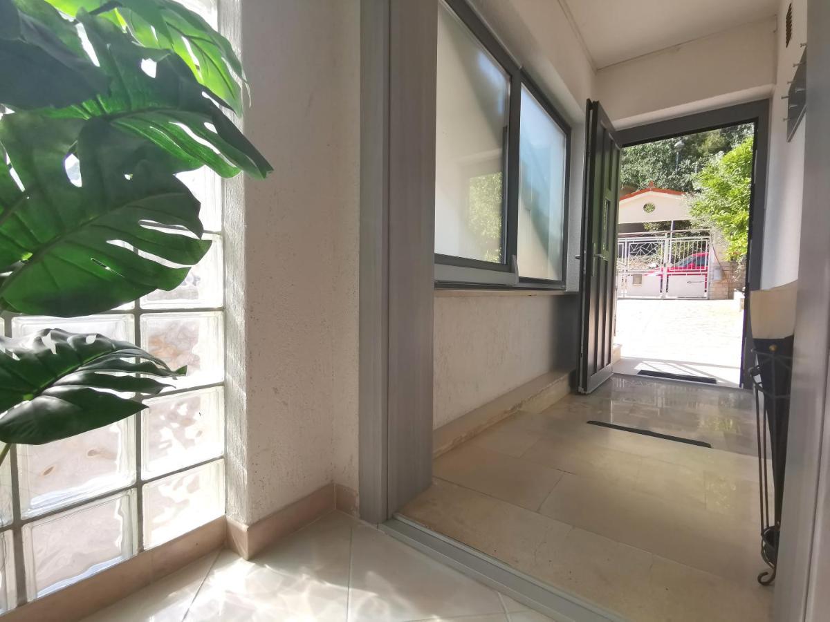 Apartment Pineta With Terrace & Park Wood View Pula Exterior photo